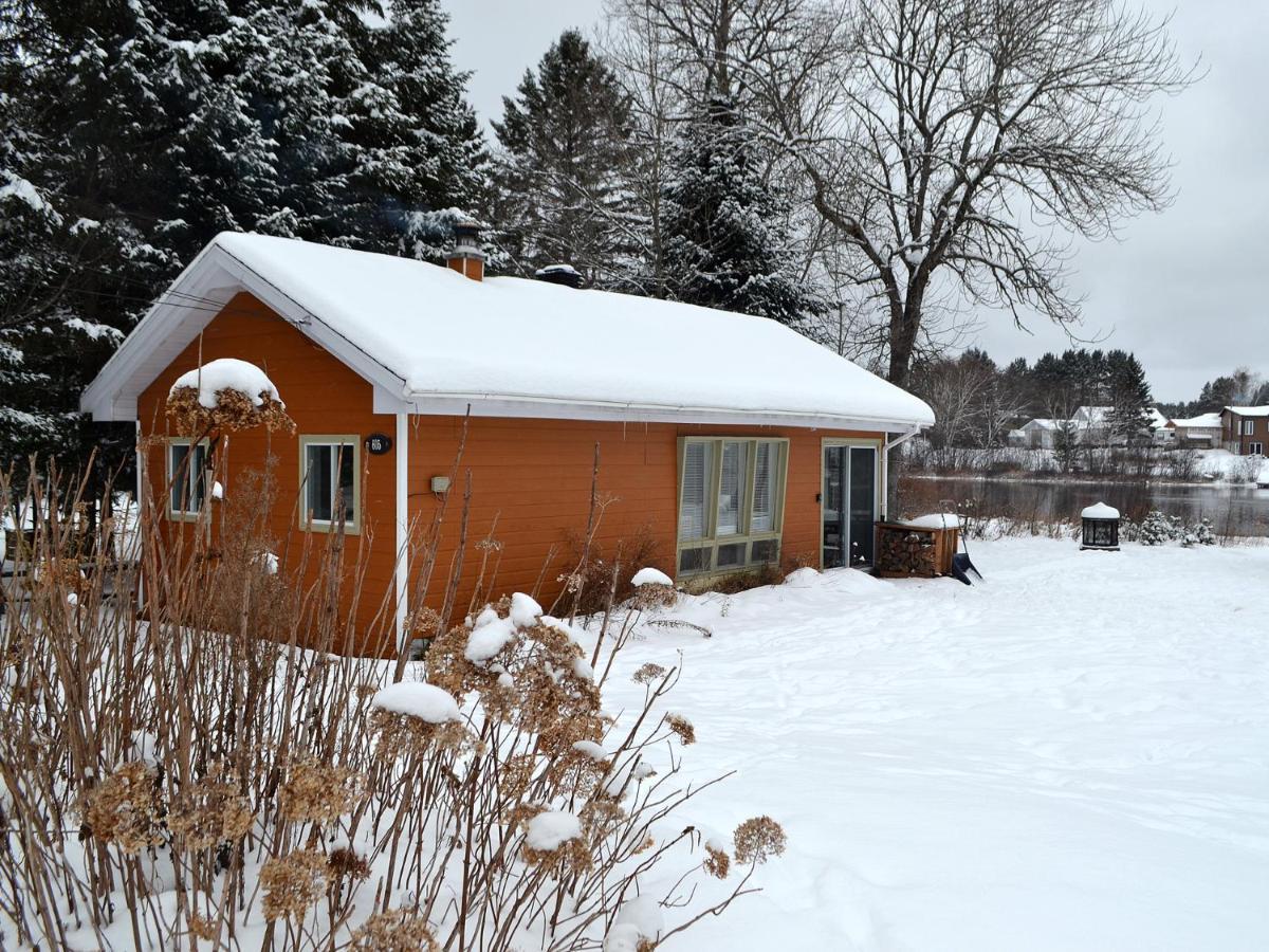 Les 4 Chalets - Le 605 Lac-Saint-Paul Экстерьер фото
